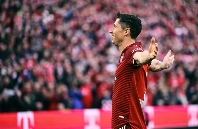 开云体育-【德甲】拜仁夺冠！格纳布里莱万击退多特锁定10连霸