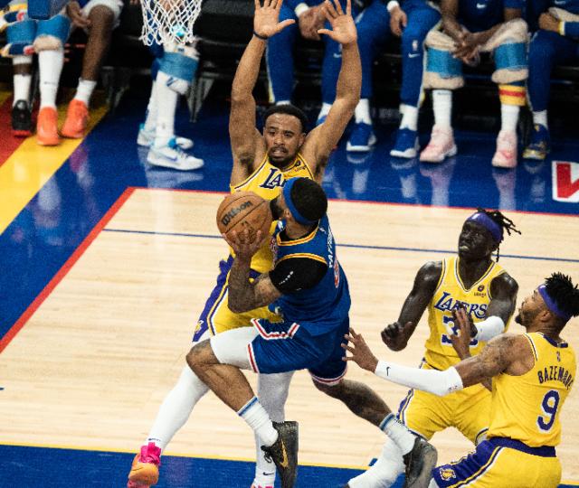 开云下载-【现场】赛季最后主场完美收官 大通中心静待季后赛