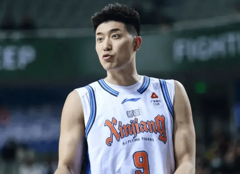 开云-吴冠希带伤出战10中9砍下19分8篮板，最后时刻关键两罚不中