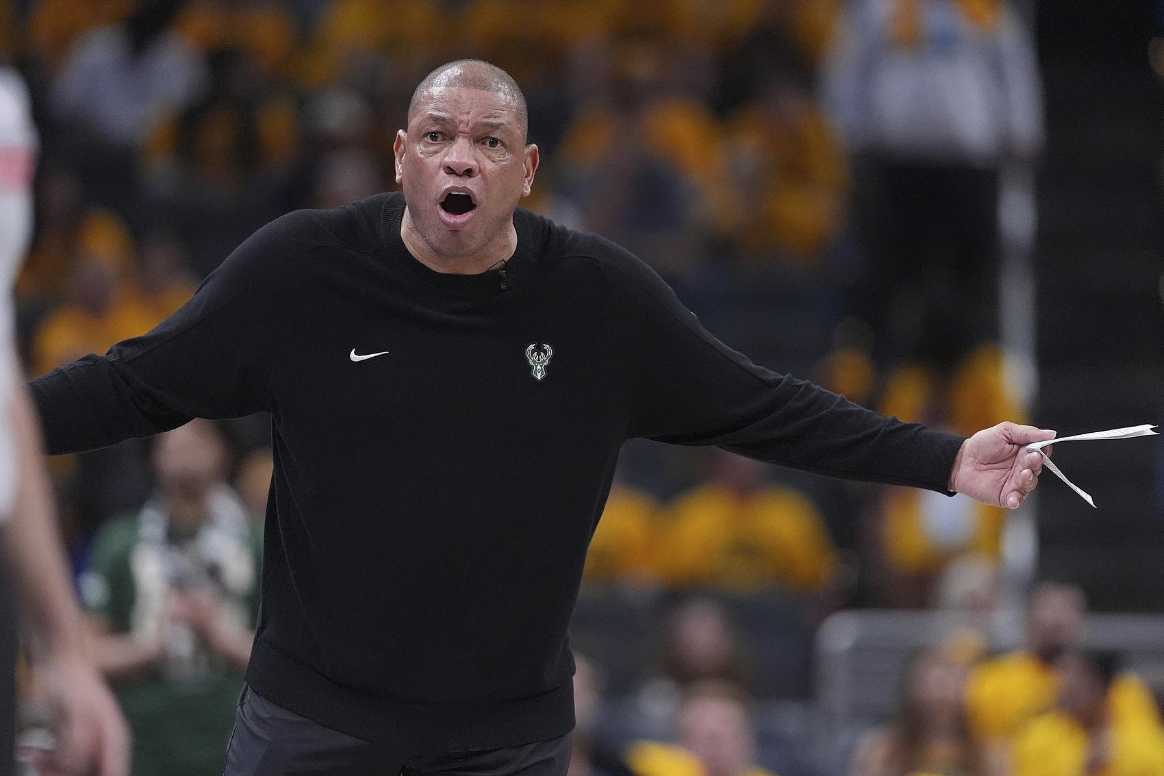 开云下载-曾大打口水仗！Shams曾爆料里弗斯对更衣室失控 老里回怼想念Woj